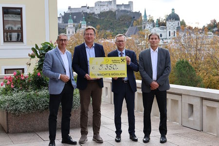 Scheckübergabe am 28.10.2025